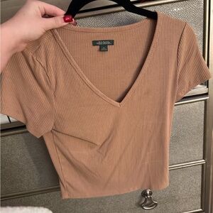 Wild Fable Women's Short Sleeve Tan V-Neck Tee